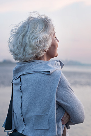 dieses Foto zeigt eine Frau am Strand